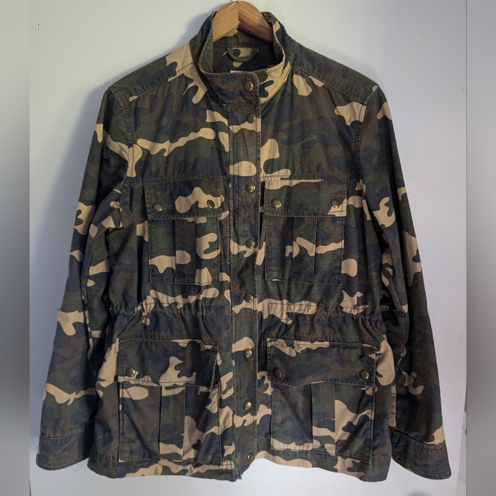 GAP ladies camo cotton jacket size M.